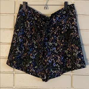 Flowy black floral shorts - size XL